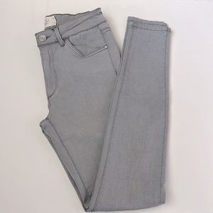 EUC - Rachel Roy light grey skinny jeans Size 28
